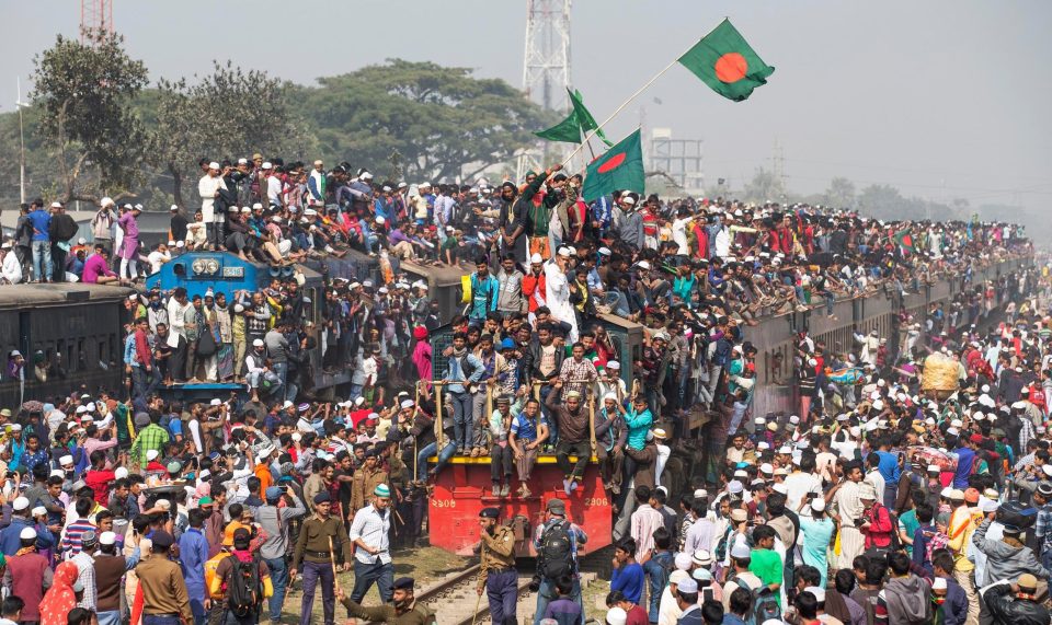 Час пик на железной дороге в Бангладеш