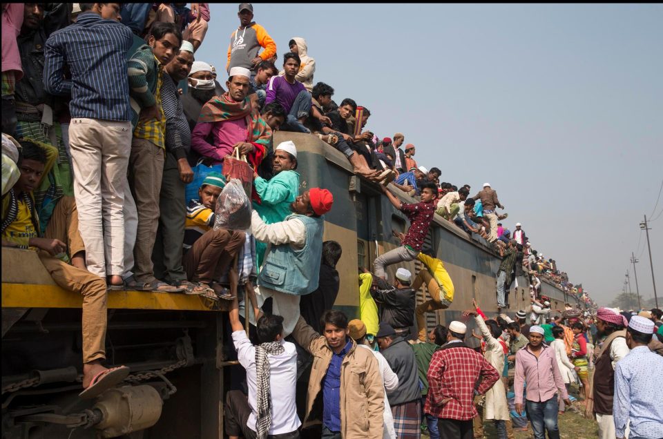 Час пик на железной дороге в Бангладеш