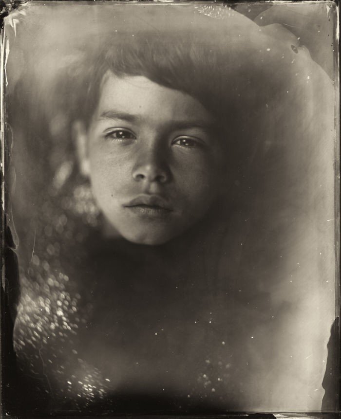 Мрачные портреты детей в технике XIX века