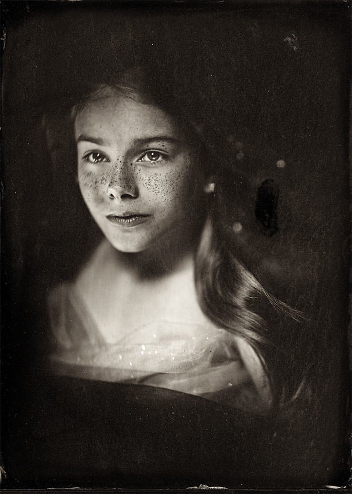 Мрачные портреты детей в технике XIX века