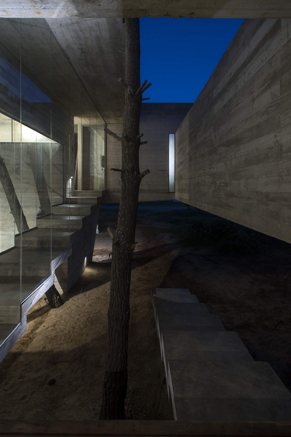 Дом для загородного отдыха из бетона в Аргентине