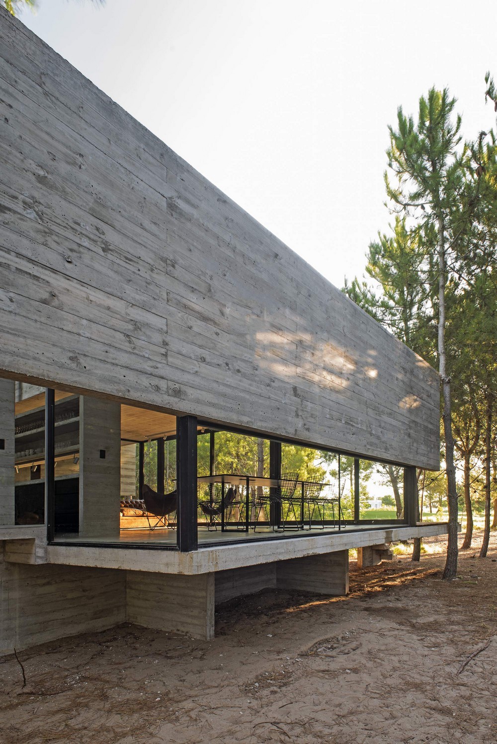 Дом для загородного отдыха из бетона в Аргентине