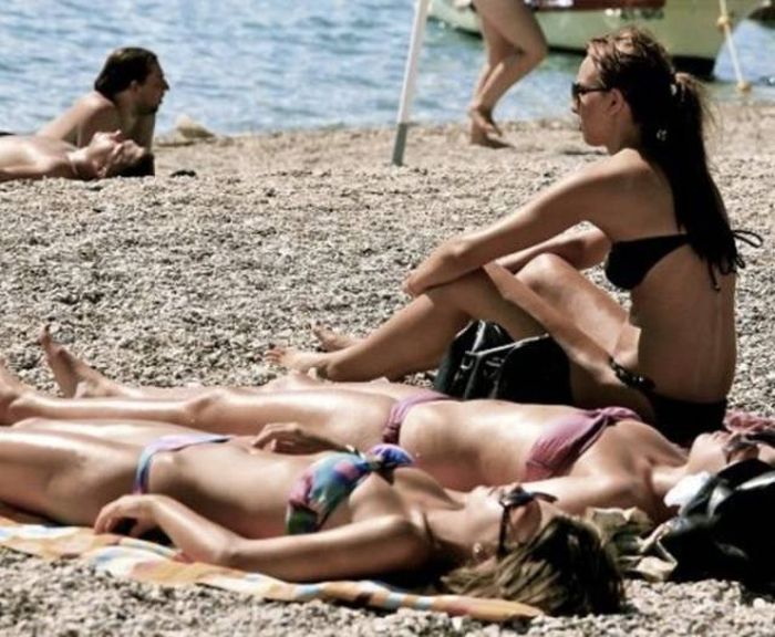 Красивые девушки с пляжей Хорватии