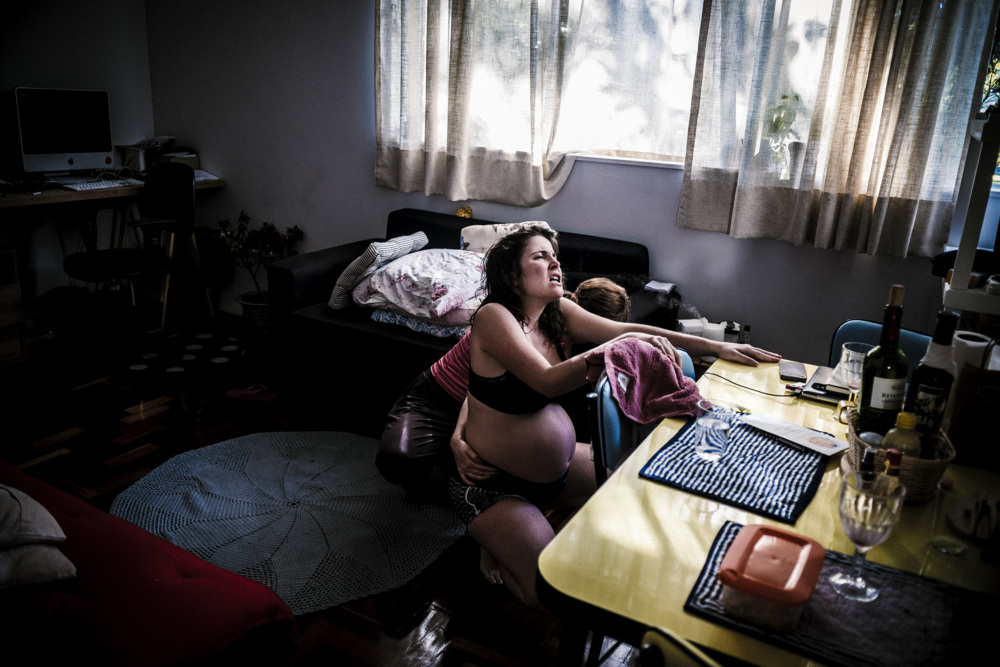 Фотопроект бразильского фотографа о домашних родах