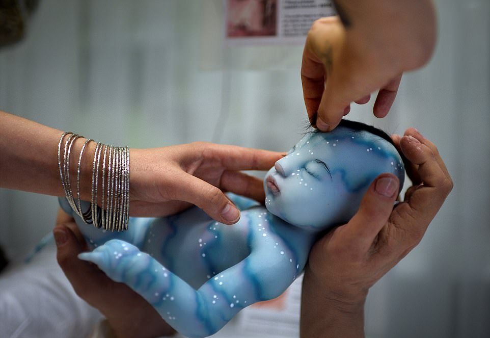 Выставка реалистичных кукол в Испании