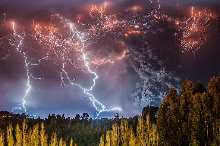 Грязные грозы: молнии во время извержения вулкана