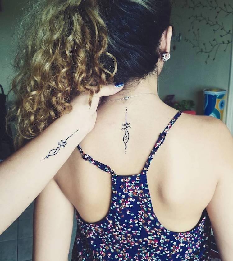 Парные татуировки мам и дочерей