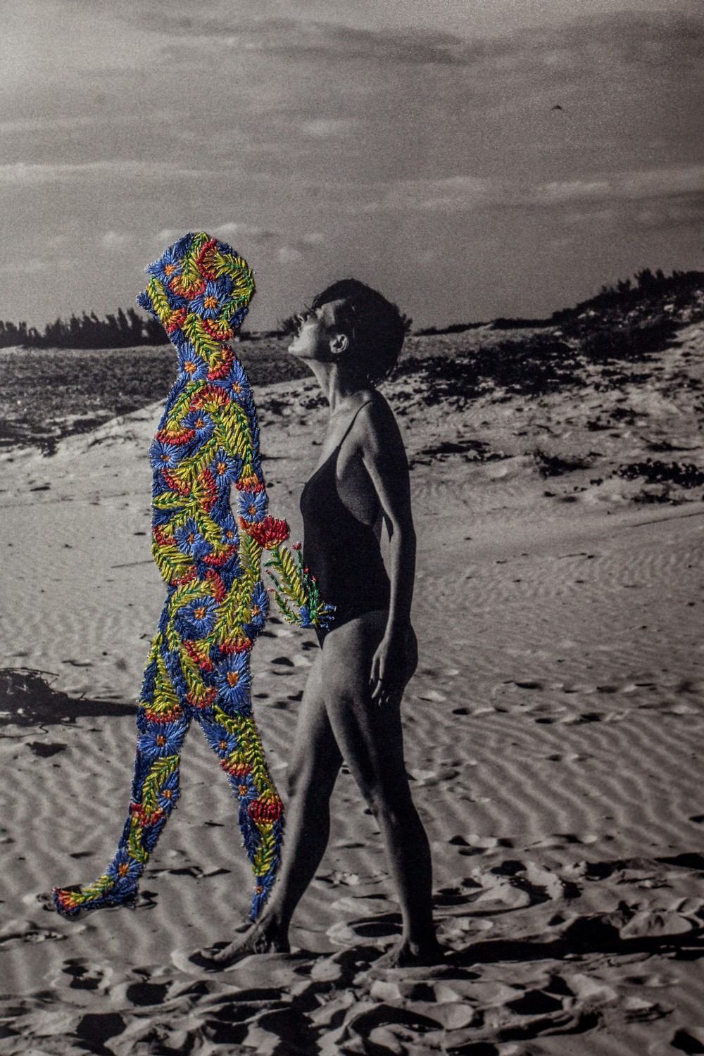 Бразильский художник совмещает фотографии с кружевной вышивкой
