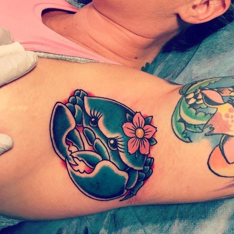 Татуировки под мышками: тату-тренд инстаграма