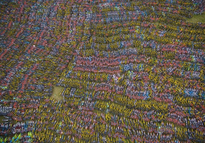 Кладбище брошенных прокатных велосипедов в Китае