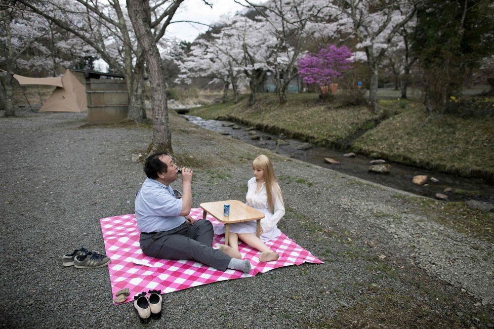 Японские мужчины все чаще предпочитают резиновых женщин вместо настоящих