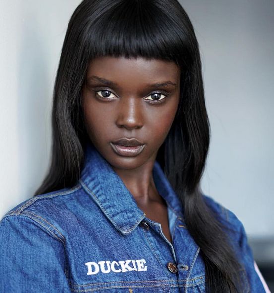Даки Тот - темнокожая модель с внешностью куклы