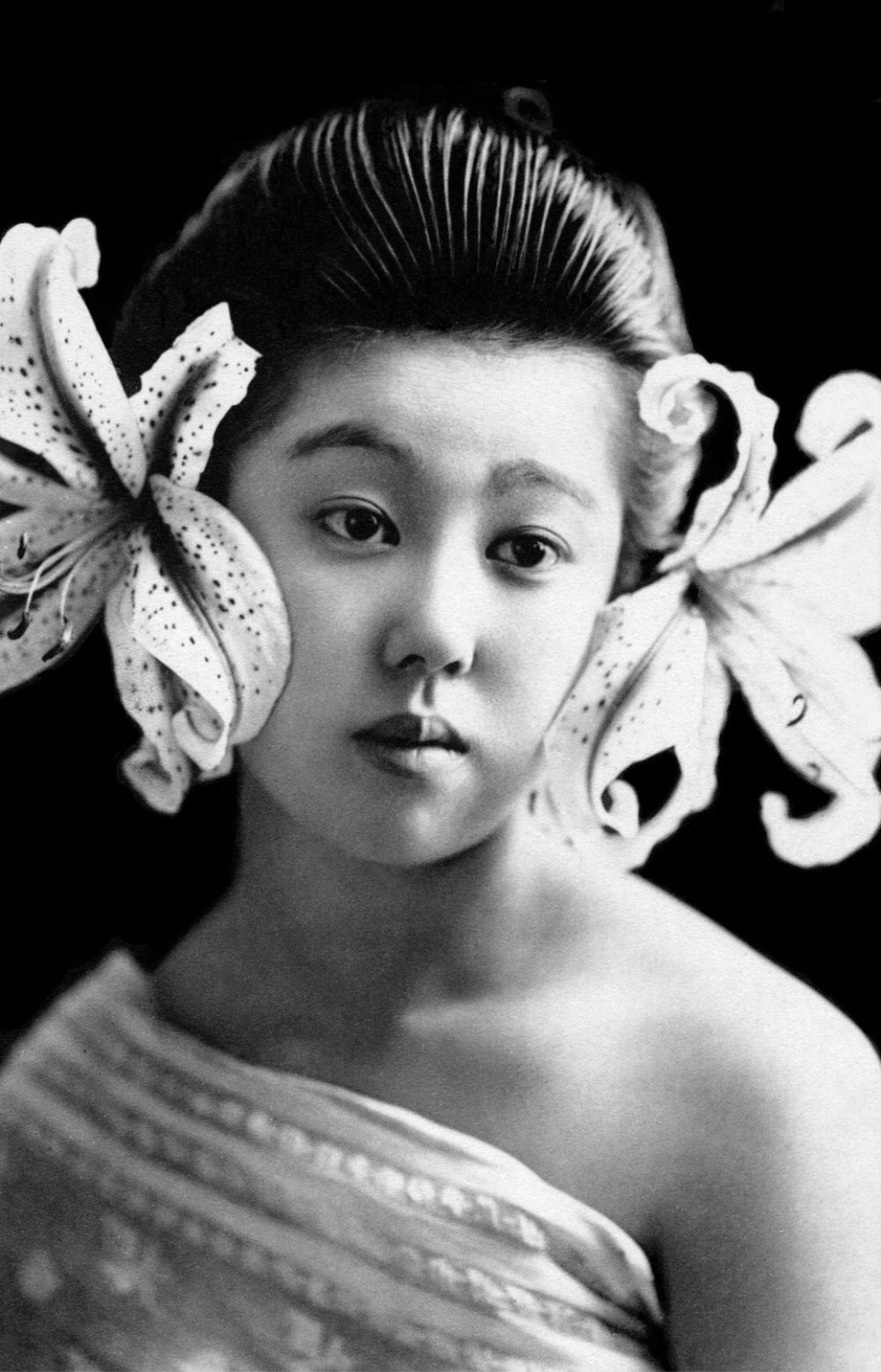 Молодые гейши в студийных портретах 1900-х годов