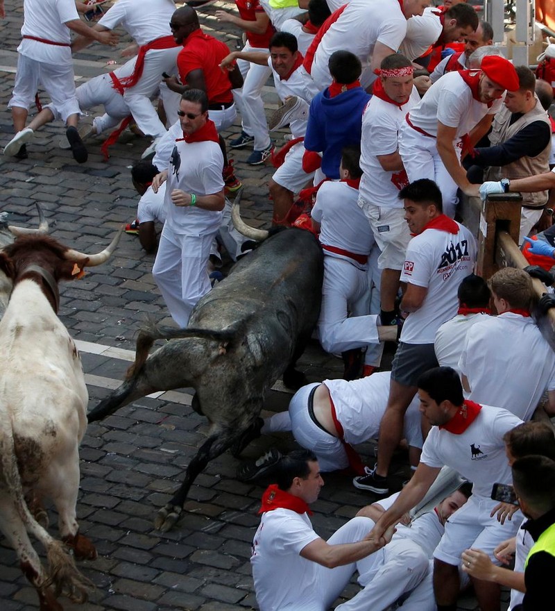 Ежегодный забег с быками в Испании