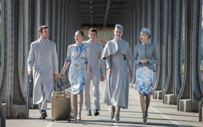 Модная форма сотрудников авиакомпании Hainan Airlines