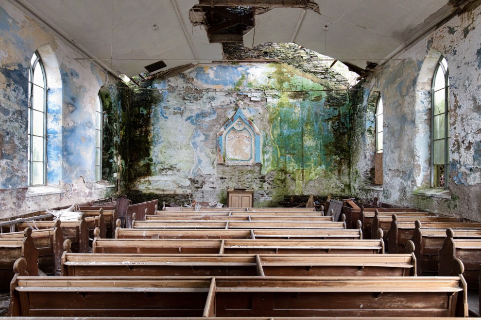 Атмосферные снимки заброшенных церквей от Джеймса Кервина