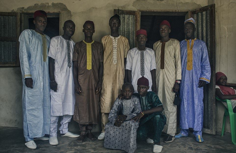 Месячный обряд инициации в Священном лесу Сенегала