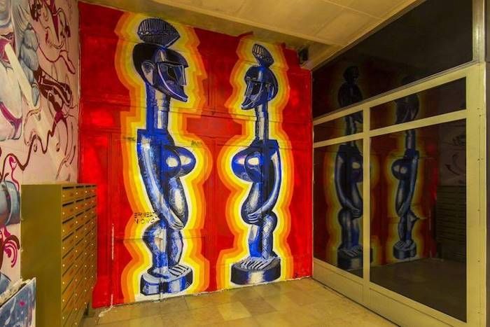 Парижское общежитие как выставка произведений уличного искусства