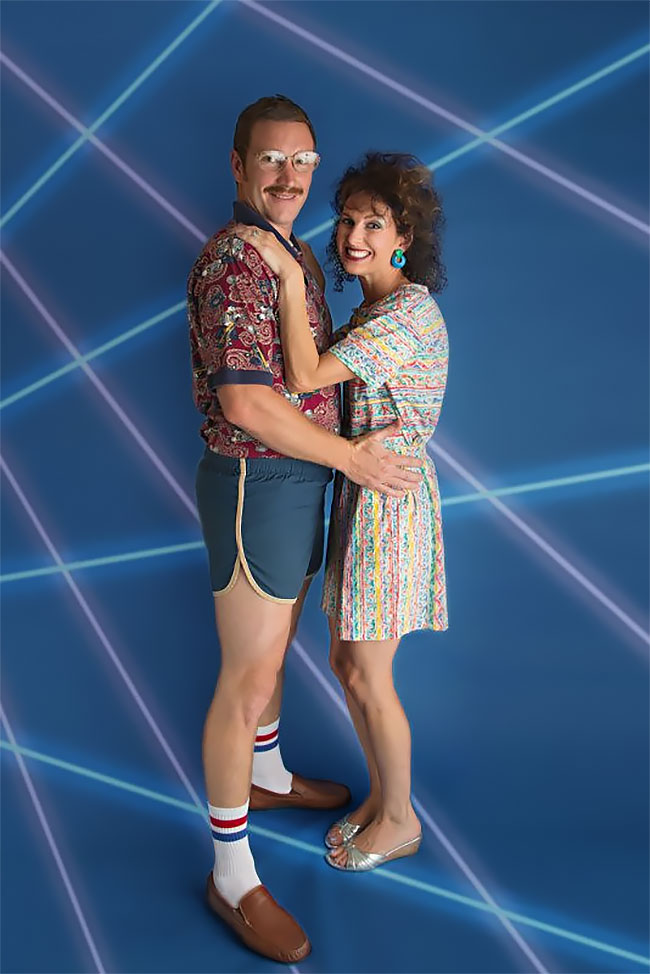 Пара снялась в дурацкой фотосессии в стиле 80-х