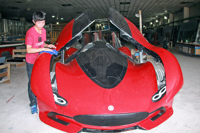 Китаец самостоятельно собрал автомобиль мечты