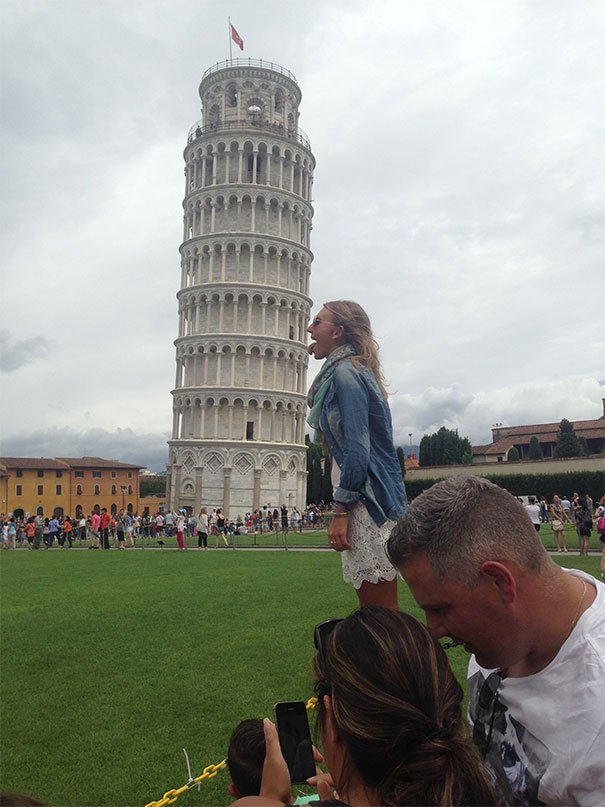 Забавные фотографии туристов на фоне Пизанской башни