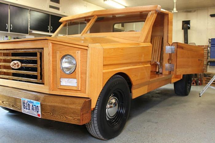 Деревянный пикап Ford из Южной Дакоты