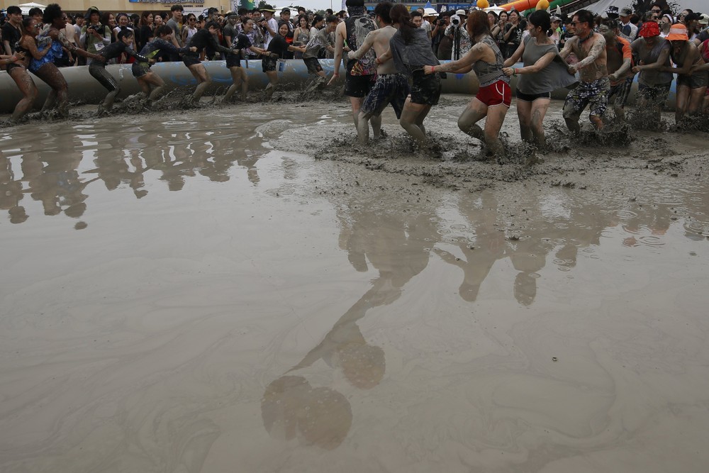 Фестиваль грязи в городе Порён