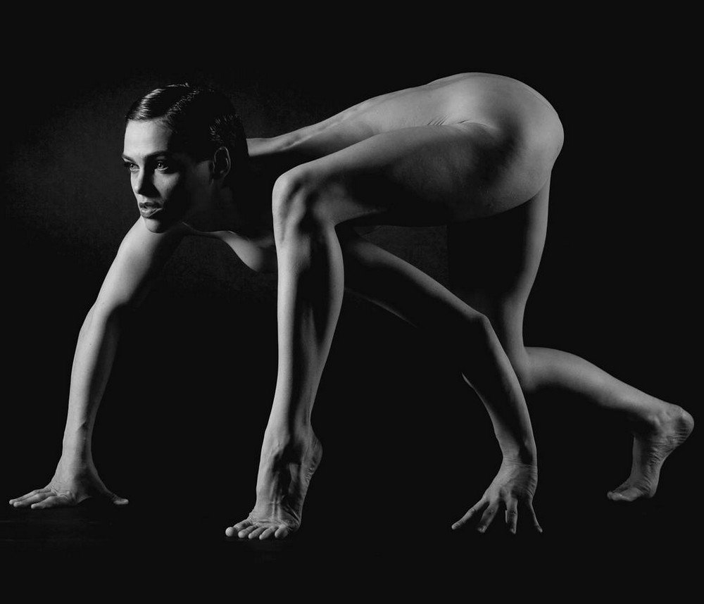 Гибкая гимнастка Нина Бурри на фото из Instagram