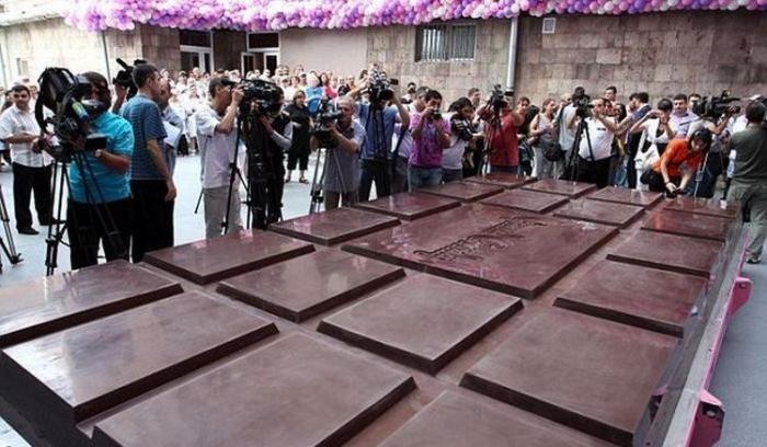 В Армении изготовлен самый большой шоколад в мире