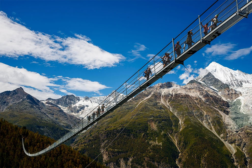 В Швейцарии появился самый длинный подвесной мост