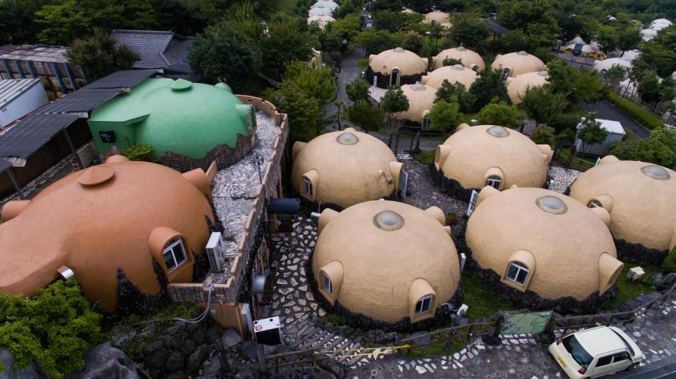 Тематический курорт с причудливыми домиками в Японии