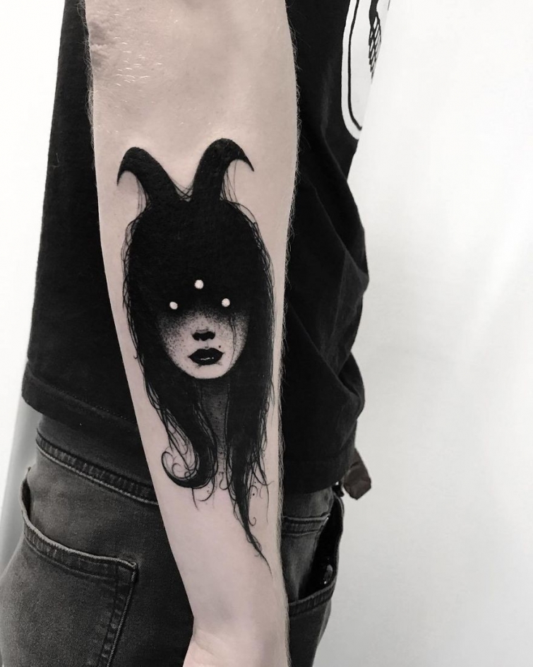 Мрачные чёрно-белые татуировки, которые пугают и завораживают