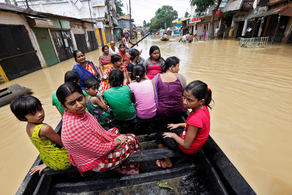Список событий в индии. Индия люди живут в трубах. Сколько людей живёт в Бангладеше. 2007 South Asian Floods.