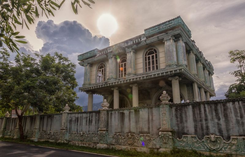 Роскошный особняк в Таиланде, который пустует четверть века