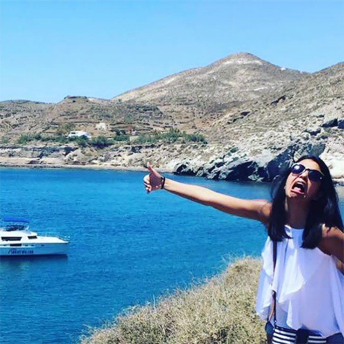 Девушка одна провела медовый месяц в Греции