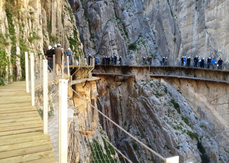 10 подвесных мостов, которые пугают многих туристов