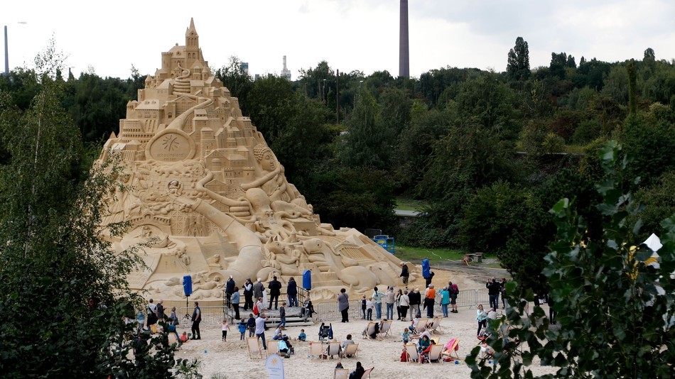 Самый высокий песочный замок соорудили в Германии