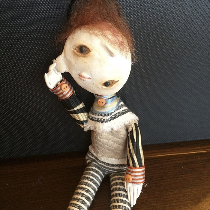 12-летний мальчик делает жутких кукол из материалов, которые находит на улице