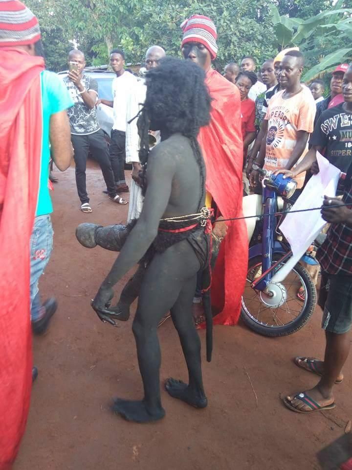 Мозамбикские колдуны поймали демона, который овладевал местными женщинами