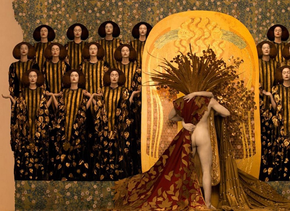 Фотограф воссоздает знаменитые картины Густава Климта