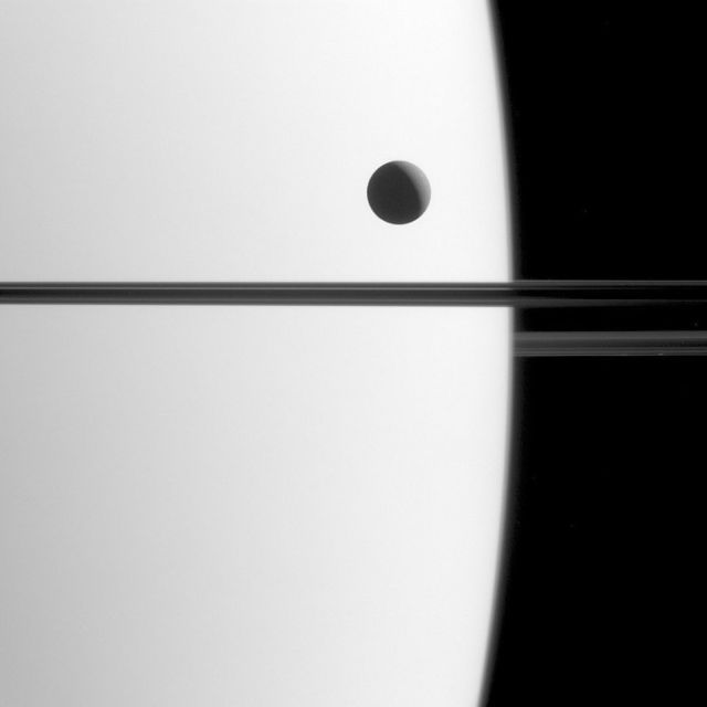 Снимков Сатурна от зонда Кассини больше не будет