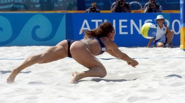 Кадры с женского пляжного волейбола