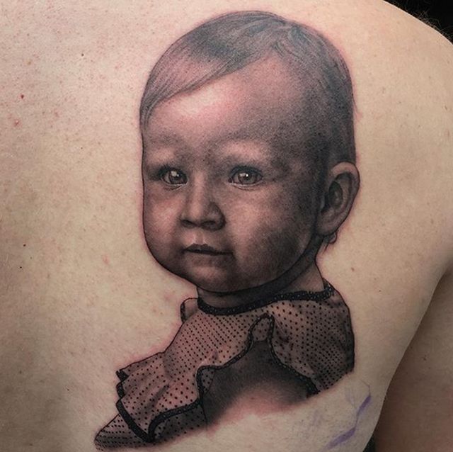 Родители делают татуировки с изображением своих детей