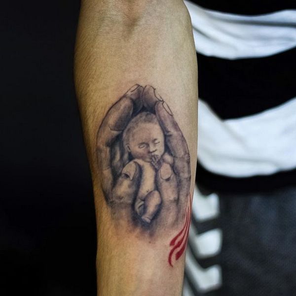 Родители делают татуировки с изображением своих детей
