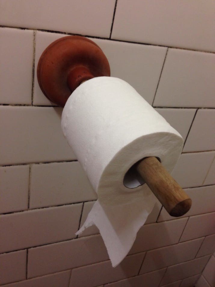 Необычные держатели для туалетной бумаги