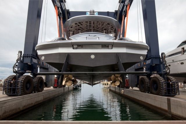 Роскошная яхта за 16 миллионов долларов от студии Porsche