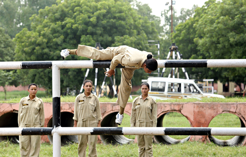 Тренировки женщин для профессиональной полиции в Индии