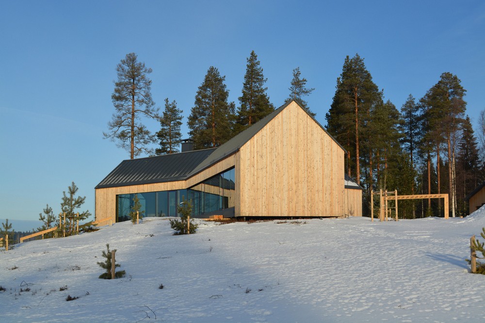 Загородный дом с видом на озеро в Финляндии