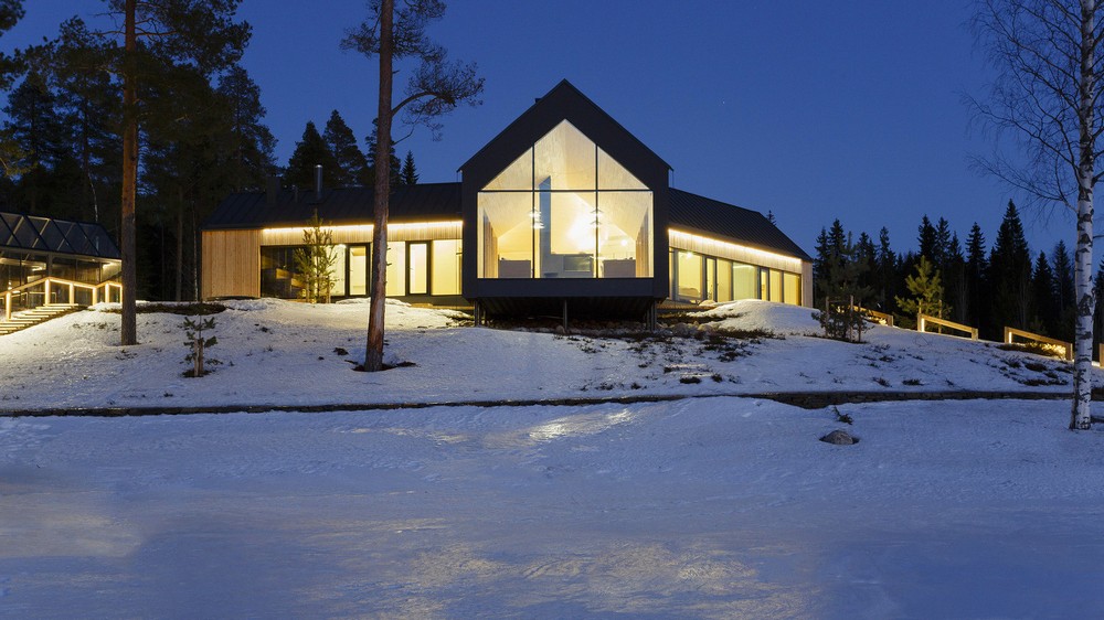 Загородный дом с видом на озеро в Финляндии