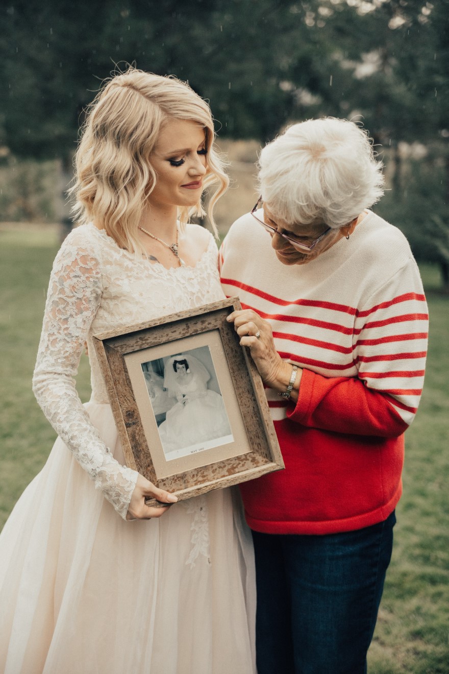 Внучка надела бабушкино платье на свою свадьбу